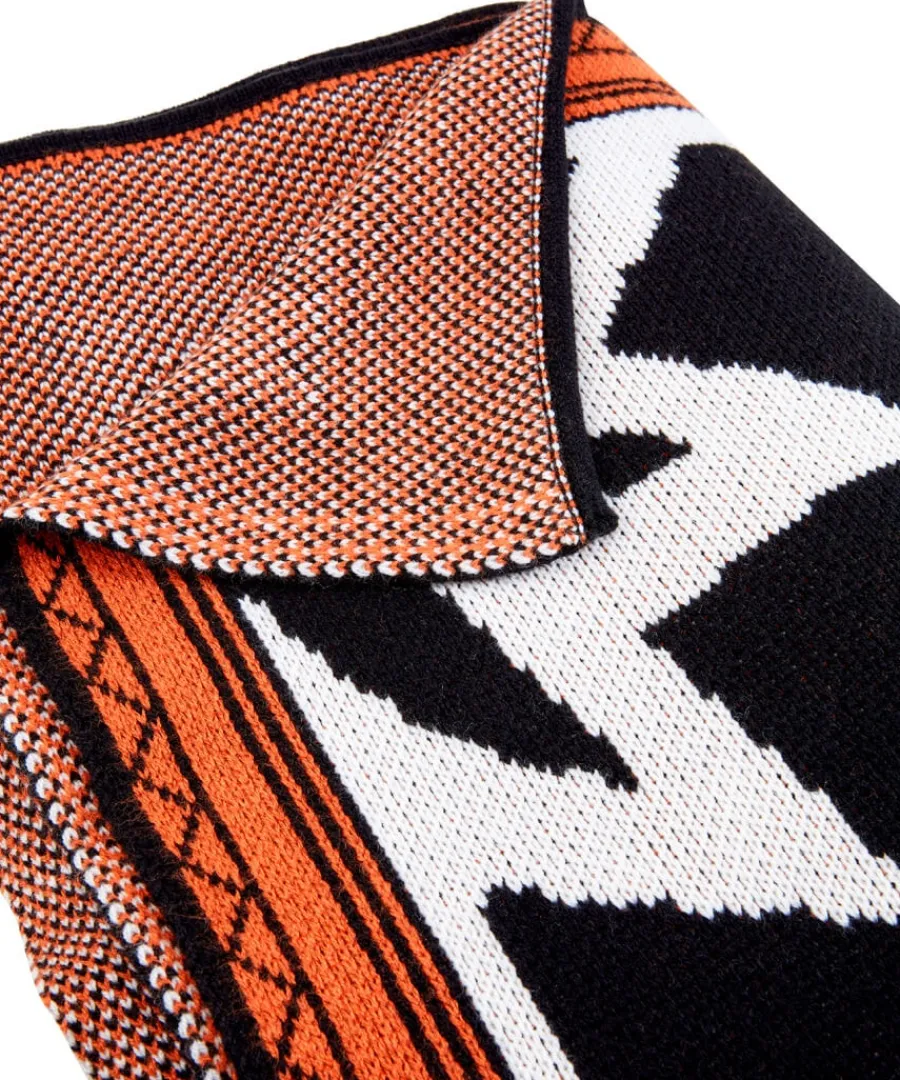 beautifully_geo_reversible_knitted_throw_3.webp Joe Browns Gifts<Beautifully Geo Reversible Knitted Throw