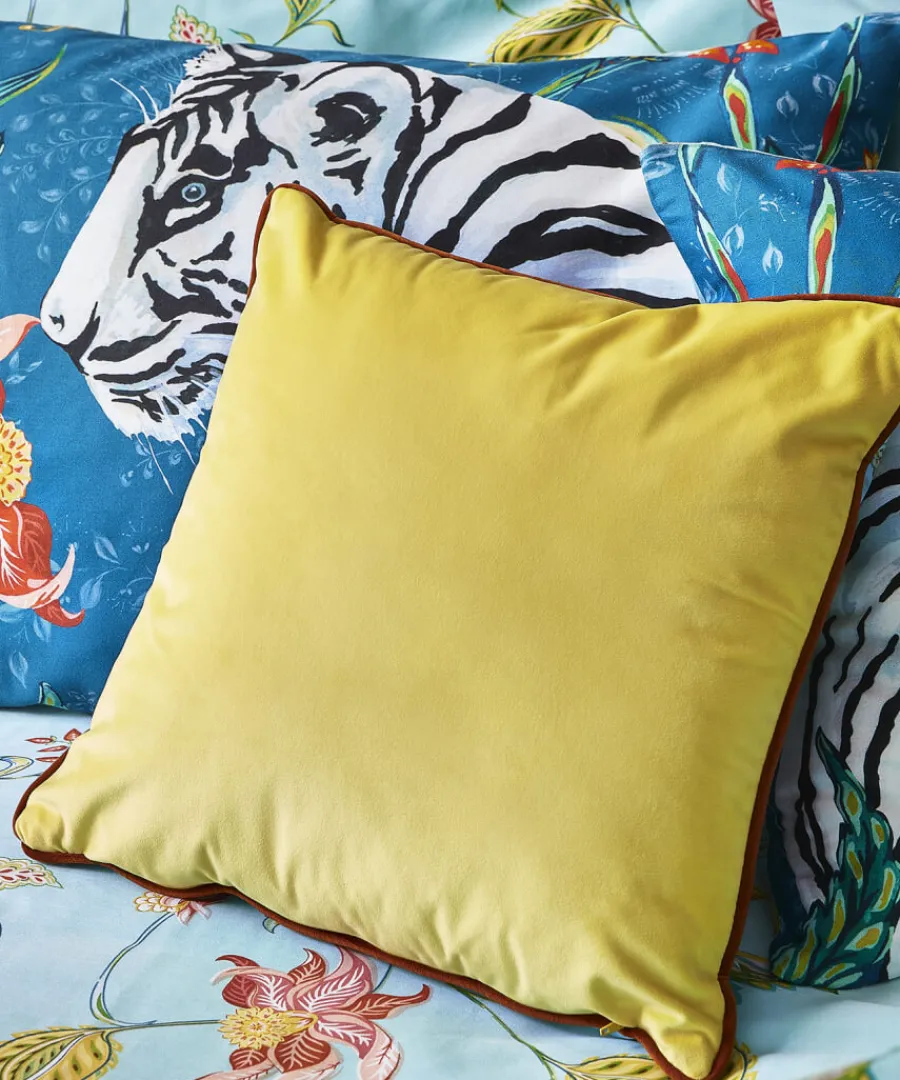 fantastic_floral_reversible_cushion_3.webp Joe Browns Nature Decor<Fantastic Floral Reversible Cushion