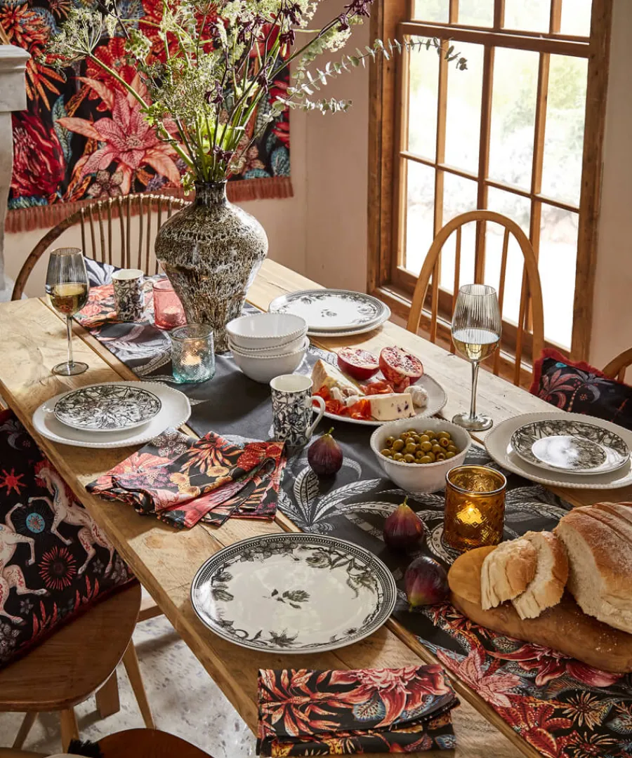 perfect_palms_table_runner_2.webp Joe Browns Tableware & Dining<Perfect Palms Table Runner